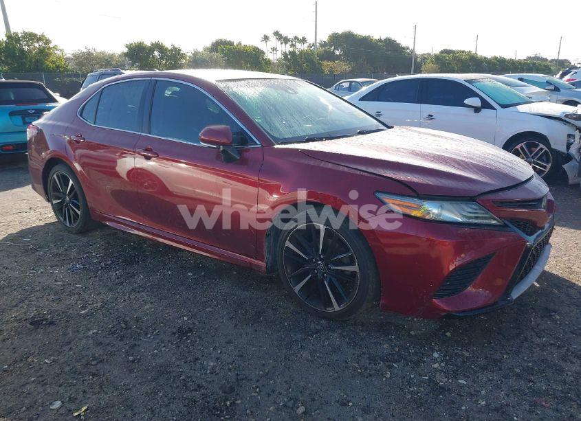 2018 Toyota Camry XSE (VIN 4T1B61HK5JU515651) main photo