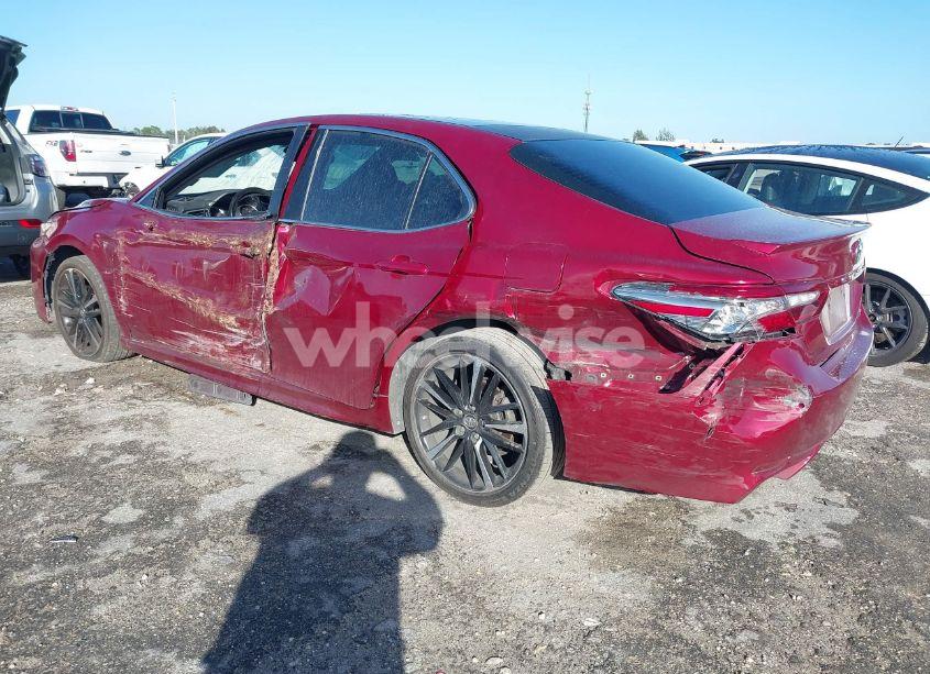 Photo 3 of 2018 Toyota Camry XSE (VIN 4T1B61HK5JU515651)