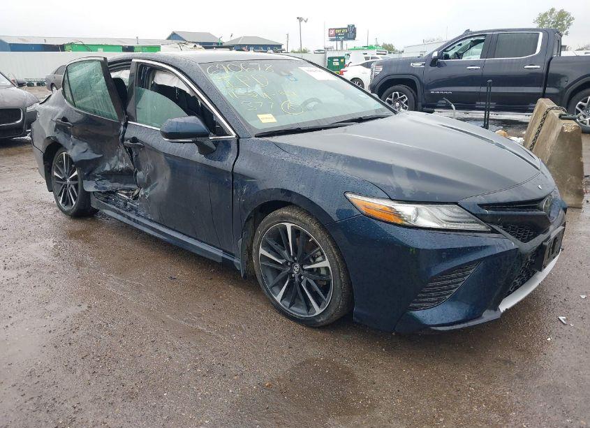 2018 Toyota Camry XSE (VIN 4T1B61HK5JU671771) main photo