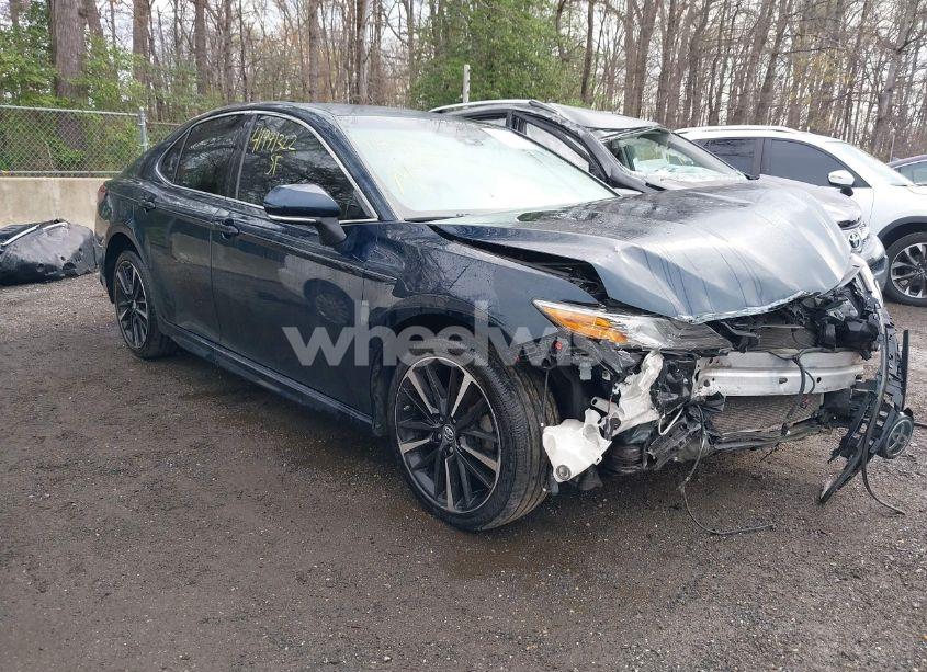2018 Toyota Camry XSE (VIN 4T1B61HK5JU678347) main photo