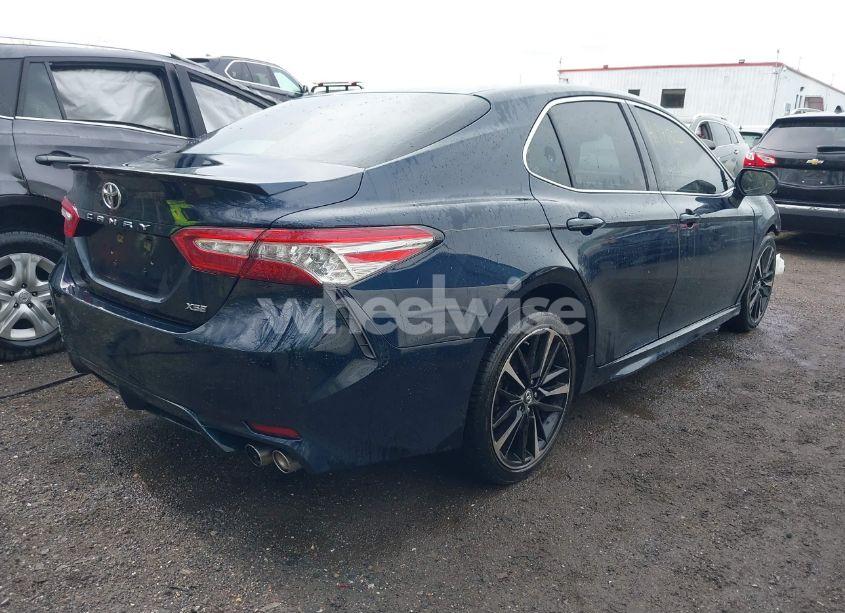 Photo 4 of 2018 Toyota Camry XSE (VIN 4T1B61HK5JU678347)