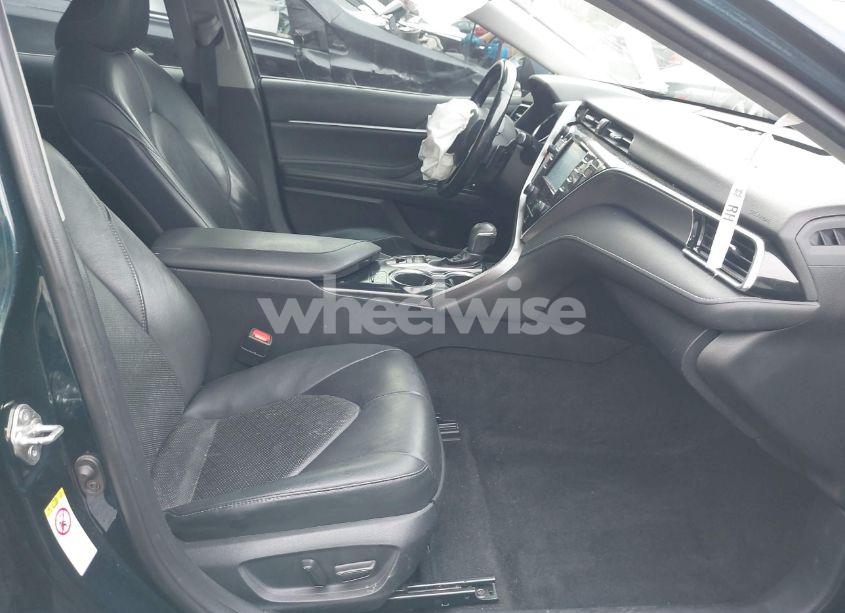 Photo 5 of 2018 Toyota Camry XSE (VIN 4T1B61HK5JU678347)