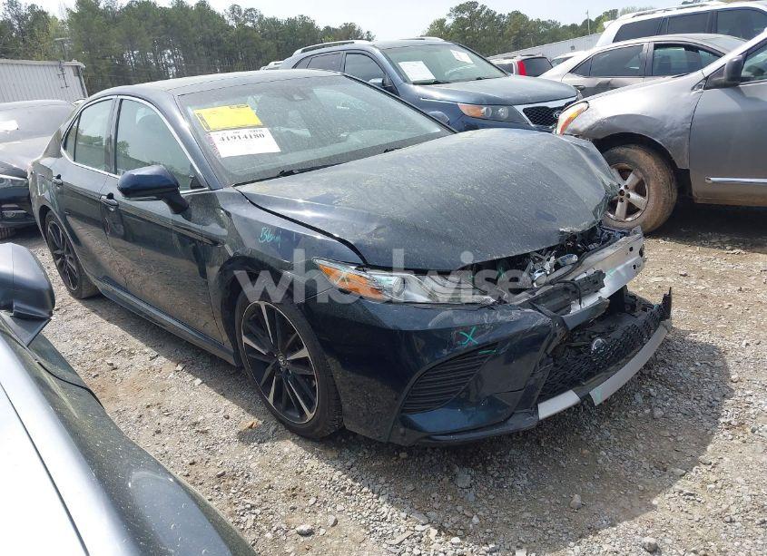 2019 Toyota Camry XSE (VIN 4T1B61HK5KU232460) main photo