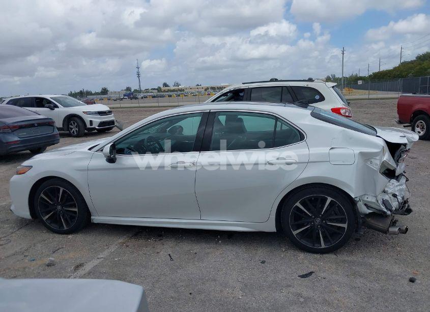 Photo 14 of 2019 Toyota Camry XSE (VIN 4T1B61HK5KU813375)