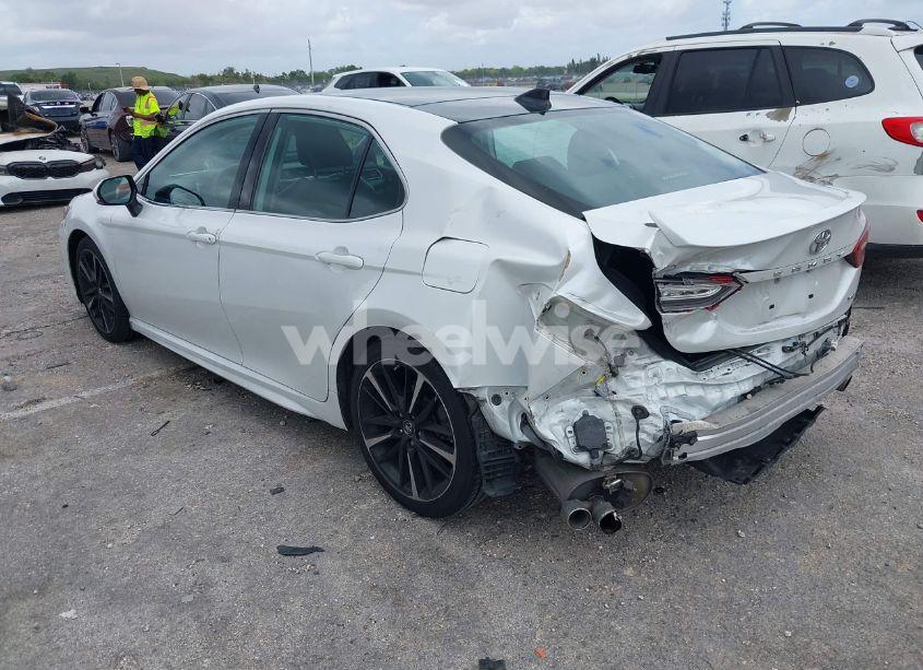 Photo 3 of 2019 Toyota Camry XSE (VIN 4T1B61HK5KU813375)