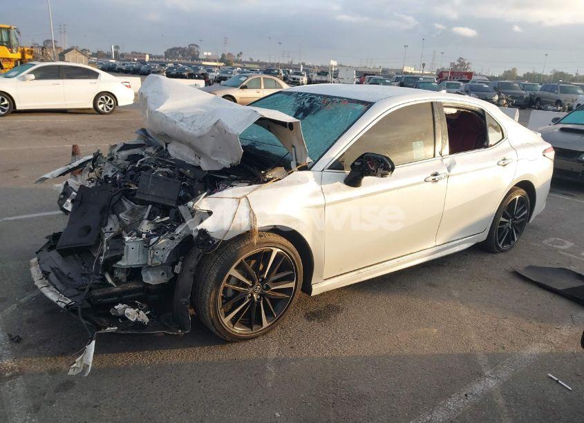 Photo 2 of 2019 Toyota Camry XSE (VIN 4T1B61HK5KU831410)