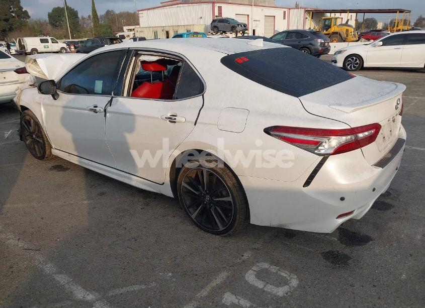 Photo 3 of 2019 Toyota Camry XSE (VIN 4T1B61HK5KU831410)