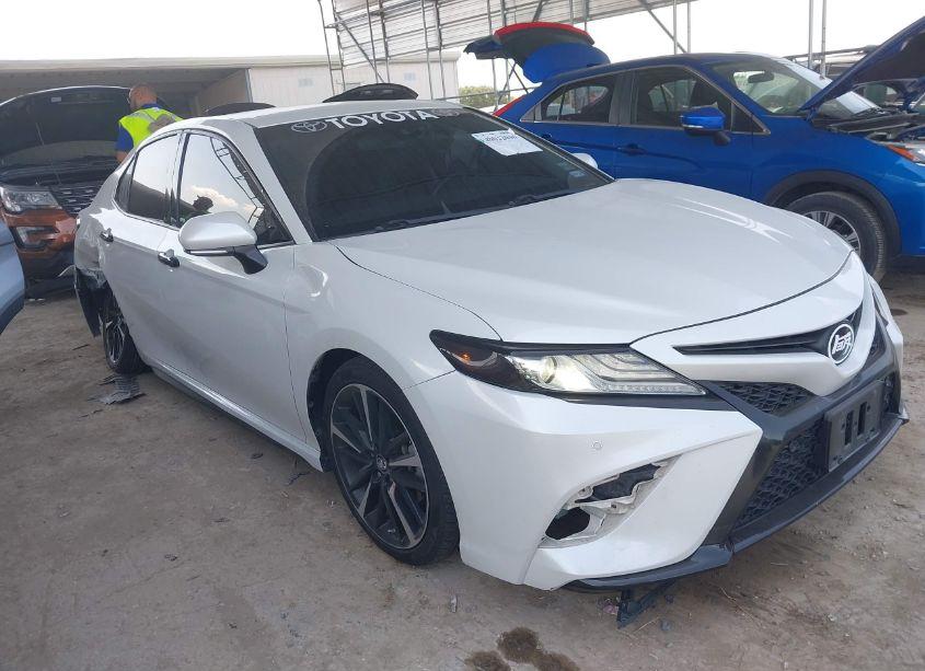 2018 Toyota Camry XSE (VIN 4T1B61HK6JU008547) main photo