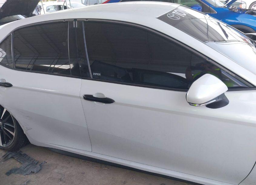 Photo 13 of 2018 Toyota Camry XSE (VIN 4T1B61HK6JU008547)