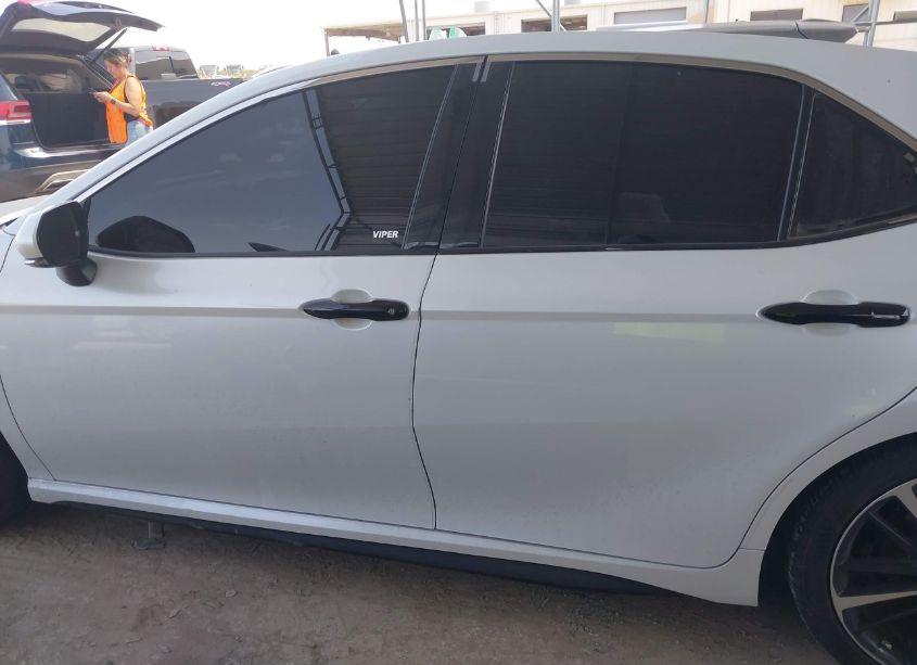 Photo 14 of 2018 Toyota Camry XSE (VIN 4T1B61HK6JU008547)