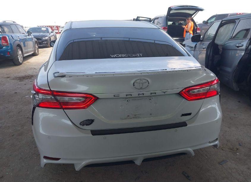 Photo 16 of 2018 Toyota Camry XSE (VIN 4T1B61HK6JU008547)