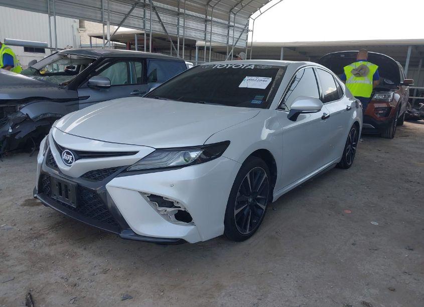Photo 2 of 2018 Toyota Camry XSE (VIN 4T1B61HK6JU008547)