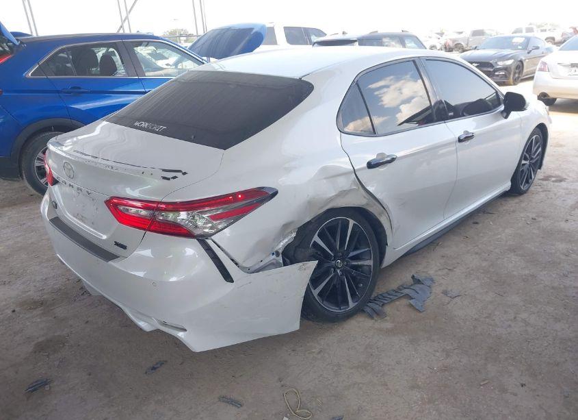 Photo 4 of 2018 Toyota Camry XSE (VIN 4T1B61HK6JU008547)