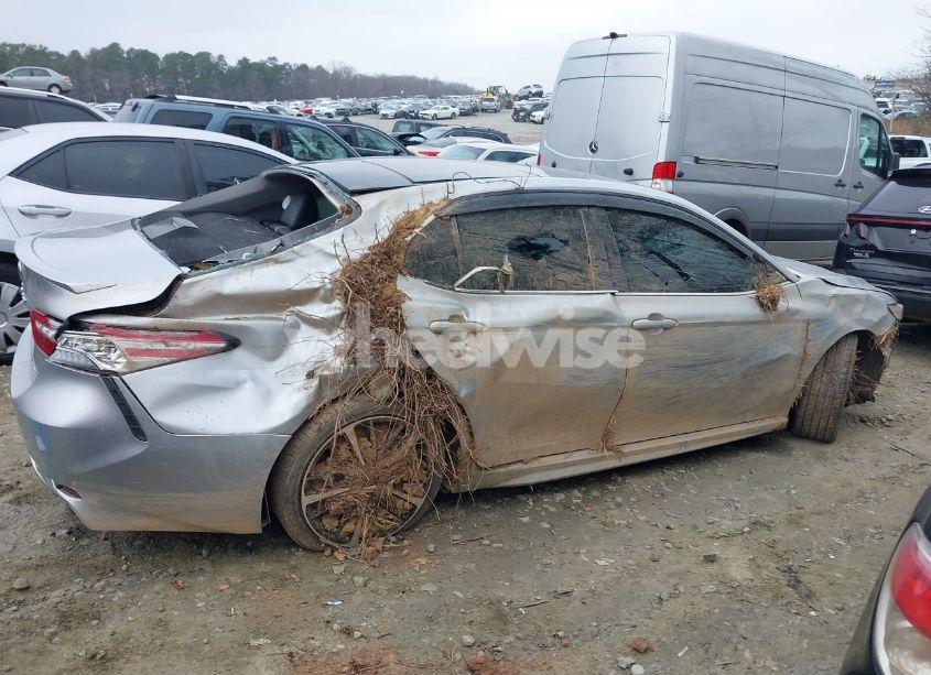 Photo 14 of 2018 Toyota Camry XSE (VIN 4T1B61HK6JU057960)