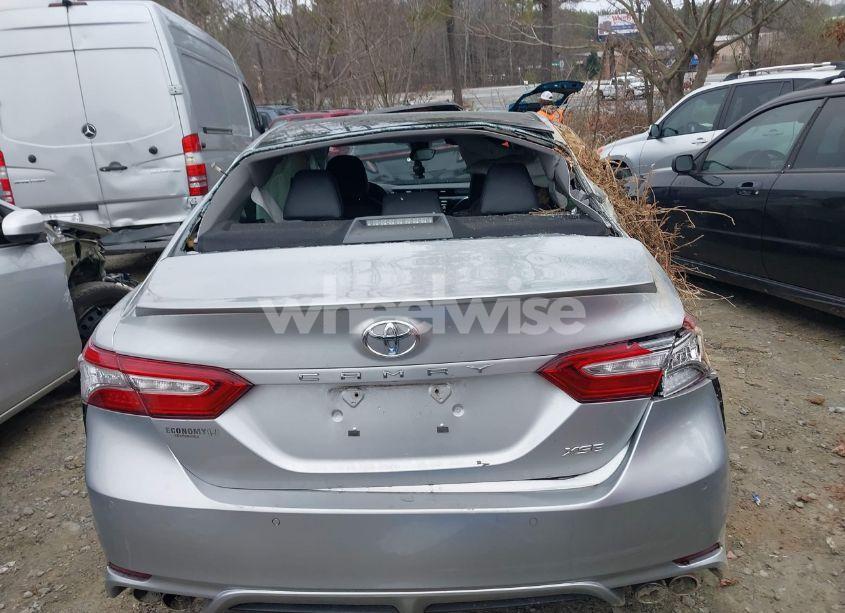 Photo 17 of 2018 Toyota Camry XSE (VIN 4T1B61HK6JU057960)