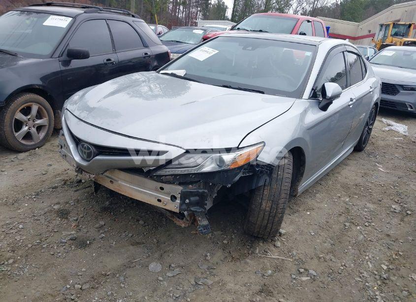 Photo 2 of 2018 Toyota Camry XSE (VIN 4T1B61HK6JU057960)