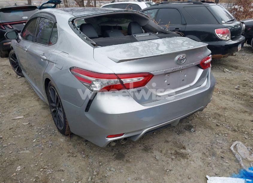 Photo 3 of 2018 Toyota Camry XSE (VIN 4T1B61HK6JU057960)