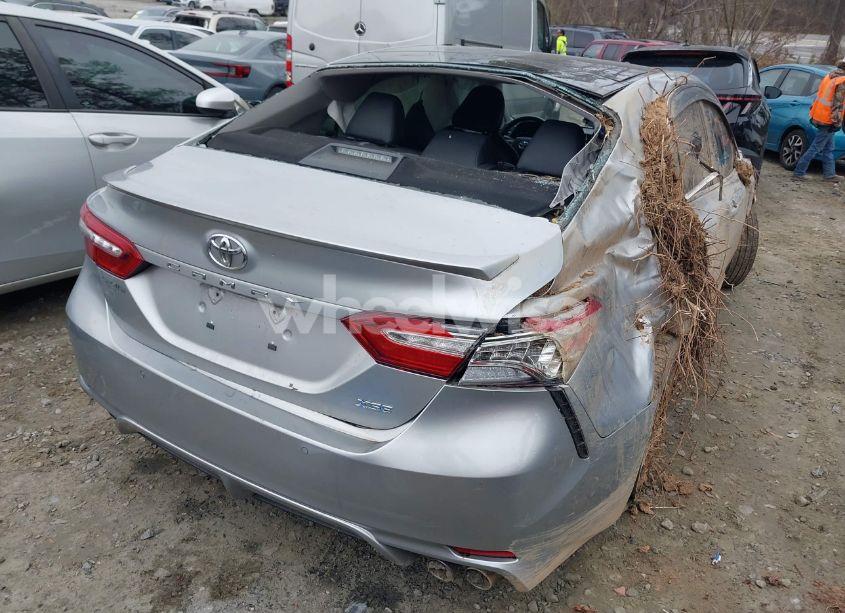 Photo 4 of 2018 Toyota Camry XSE (VIN 4T1B61HK6JU057960)