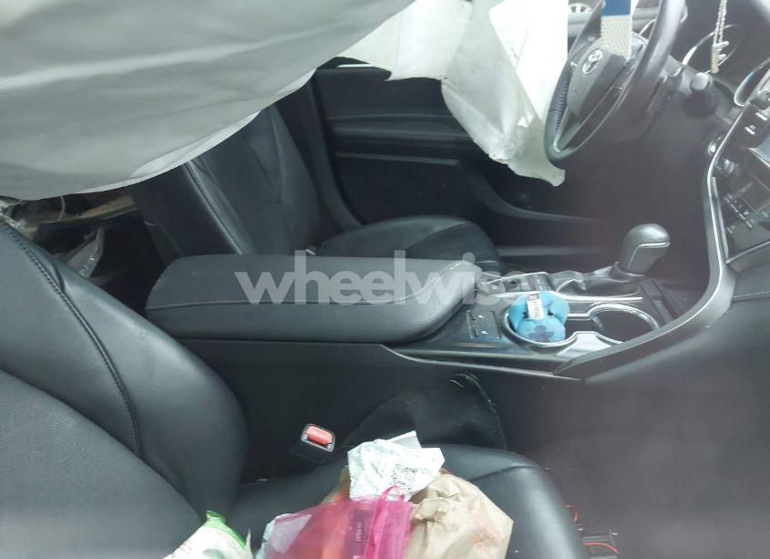 Photo 5 of 2018 Toyota Camry XSE (VIN 4T1B61HK6JU057960)