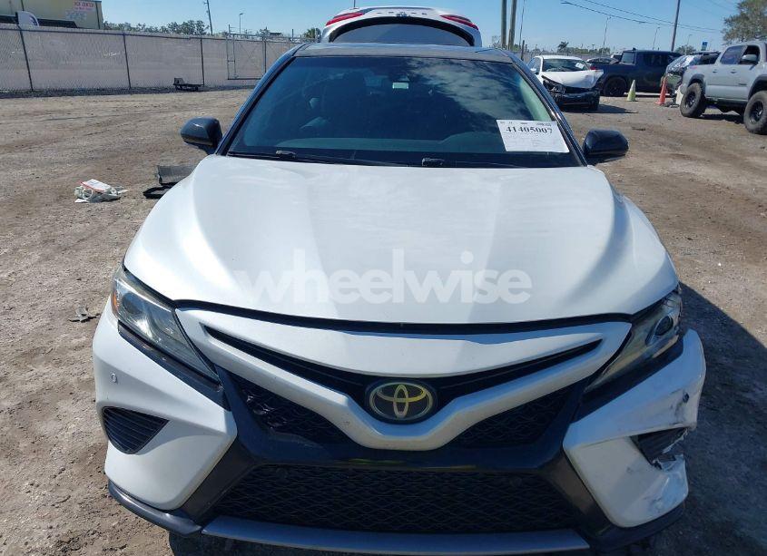 Photo 13 of 2018 Toyota Camry XSE (VIN 4T1B61HK6JU070885)