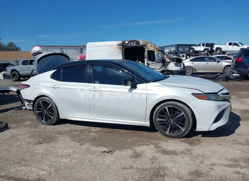 Photo 14 of 2018 Toyota Camry XSE (VIN 4T1B61HK6JU070885)