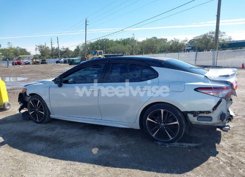 Photo 15 of 2018 Toyota Camry XSE (VIN 4T1B61HK6JU070885)