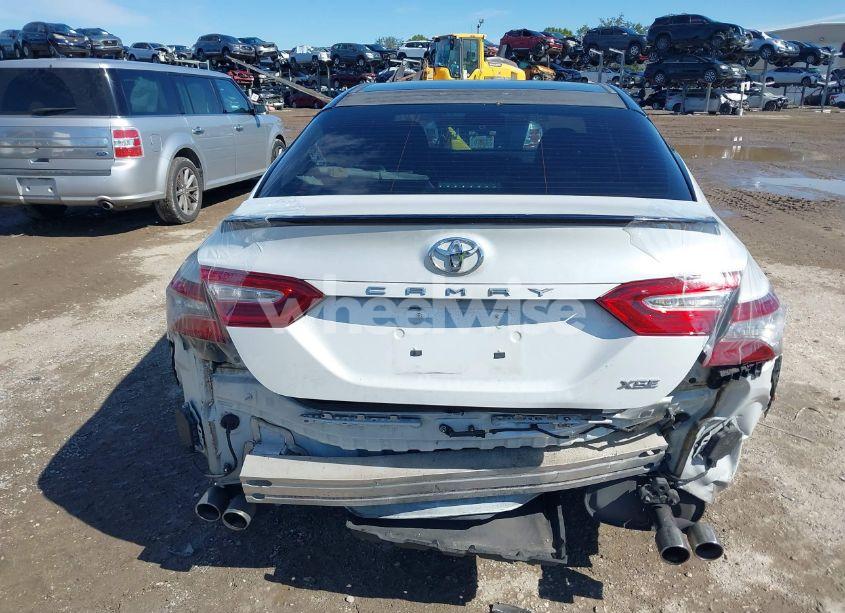 Photo 17 of 2018 Toyota Camry XSE (VIN 4T1B61HK6JU070885)