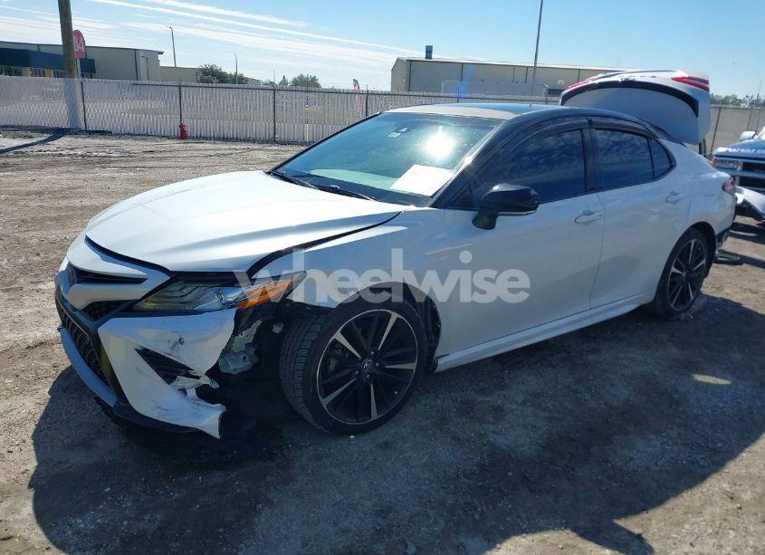 Photo 2 of 2018 Toyota Camry XSE (VIN 4T1B61HK6JU070885)