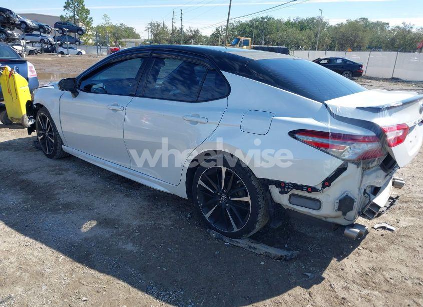 Photo 3 of 2018 Toyota Camry XSE (VIN 4T1B61HK6JU070885)