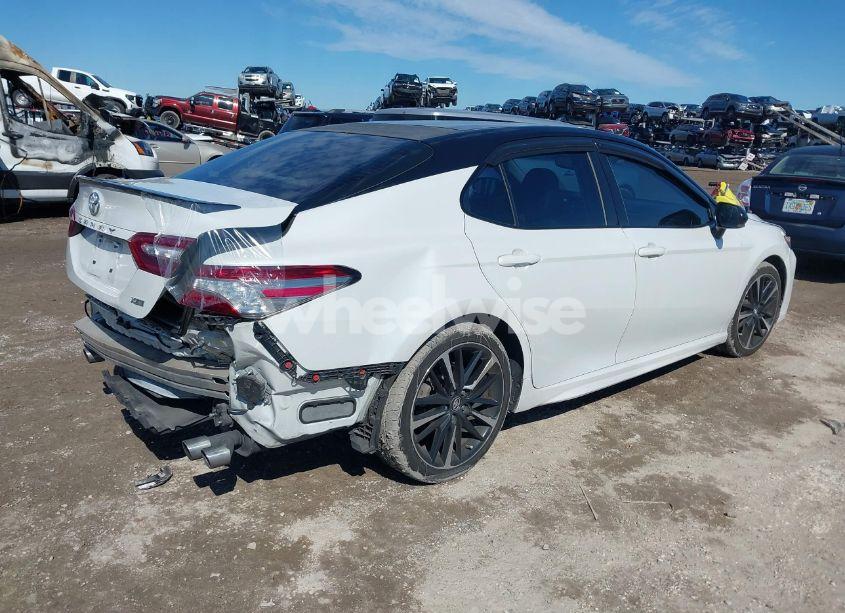 Photo 4 of 2018 Toyota Camry XSE (VIN 4T1B61HK6JU070885)