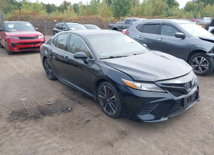 2018 Toyota Camry XSE (VIN 4T1B61HK6JU092028) main photo