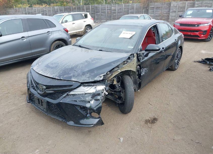 Photo 2 of 2018 Toyota Camry XSE (VIN 4T1B61HK6JU092028)