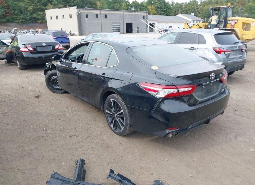 Photo 3 of 2018 Toyota Camry XSE (VIN 4T1B61HK6JU092028)