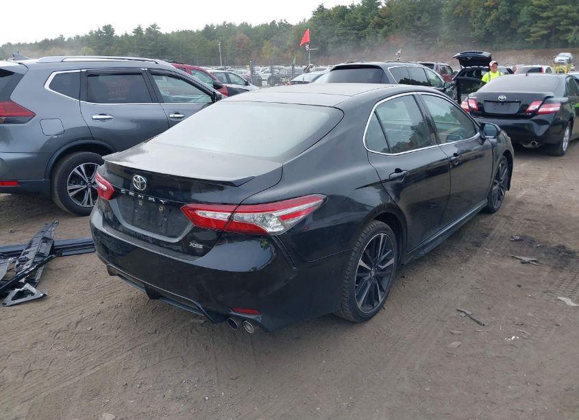 Photo 4 of 2018 Toyota Camry XSE (VIN 4T1B61HK6JU092028)