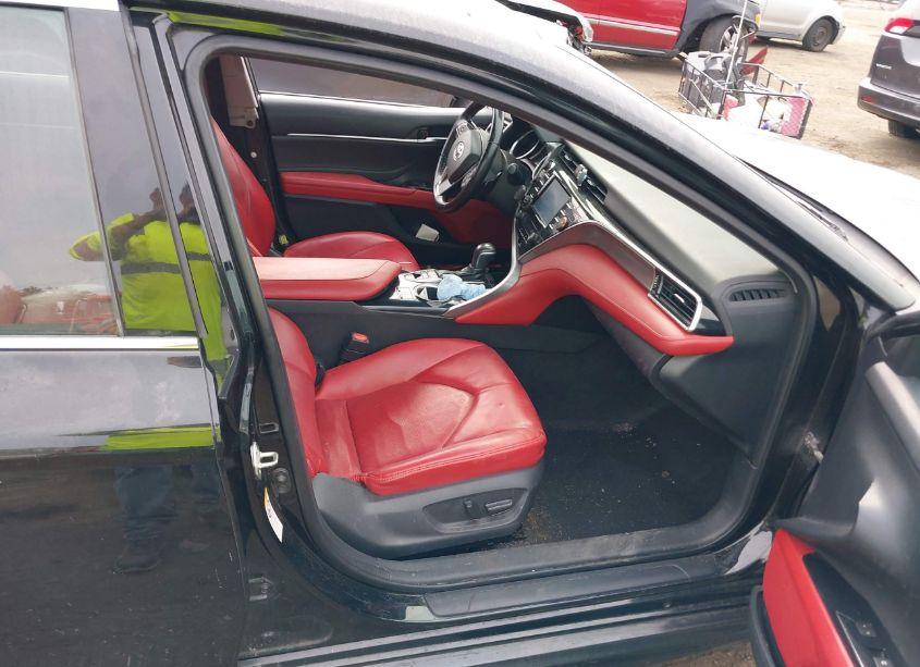 Photo 5 of 2018 Toyota Camry XSE (VIN 4T1B61HK6JU092028)