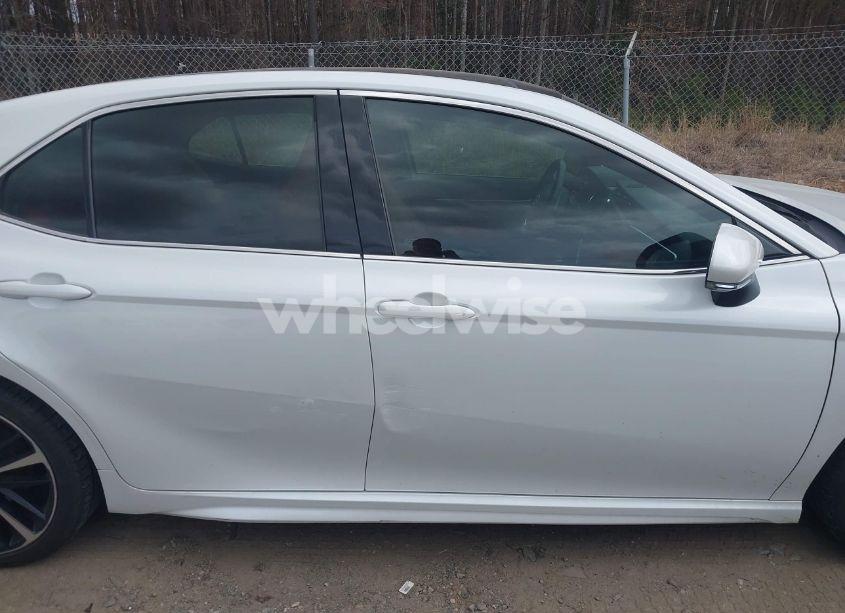 Photo 14 of 2018 Toyota Camry XSE (VIN 4T1B61HK6JU127943)