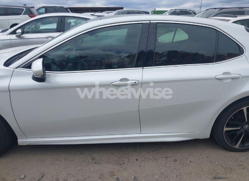 Photo 15 of 2018 Toyota Camry XSE (VIN 4T1B61HK6JU127943)