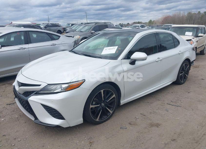 Photo 2 of 2018 Toyota Camry XSE (VIN 4T1B61HK6JU127943)