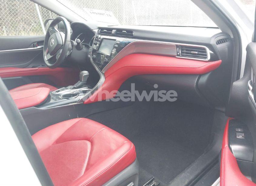 Photo 5 of 2018 Toyota Camry XSE (VIN 4T1B61HK6JU127943)