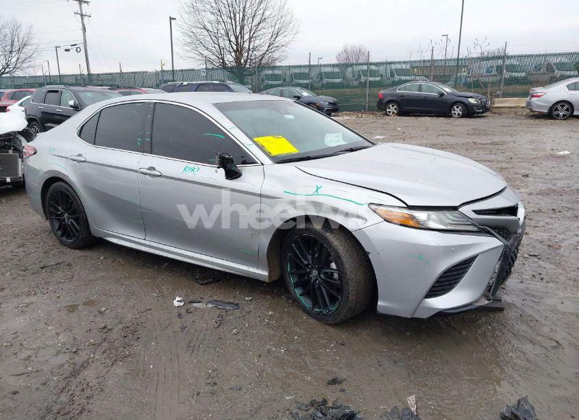 2018 Toyota Camry XSE (VIN 4T1B61HK6JU128610) main photo