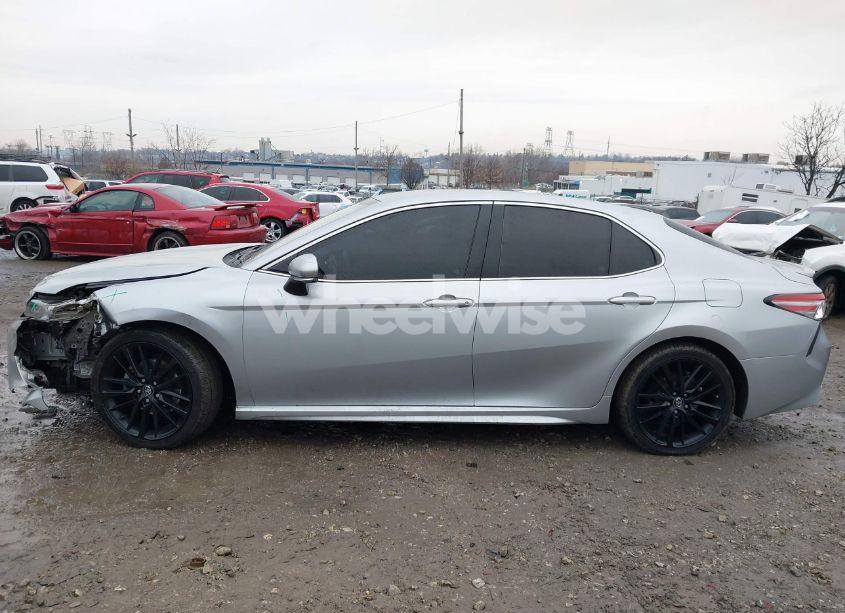 Photo 13 of 2018 Toyota Camry XSE (VIN 4T1B61HK6JU128610)