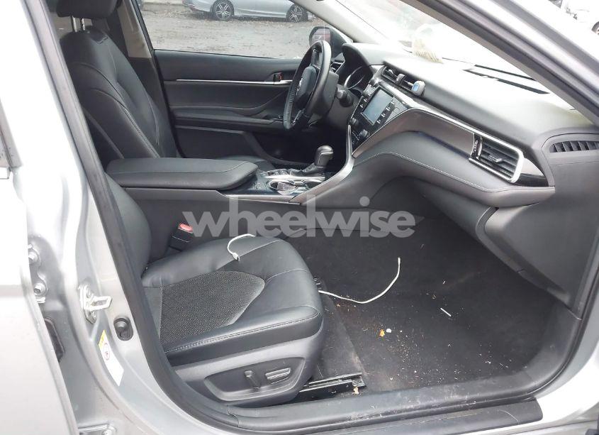 Photo 5 of 2018 Toyota Camry XSE (VIN 4T1B61HK6JU128610)