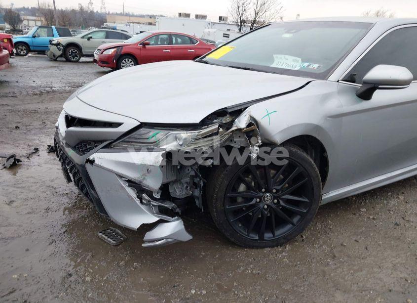 Photo 6 of 2018 Toyota Camry XSE (VIN 4T1B61HK6JU128610)
