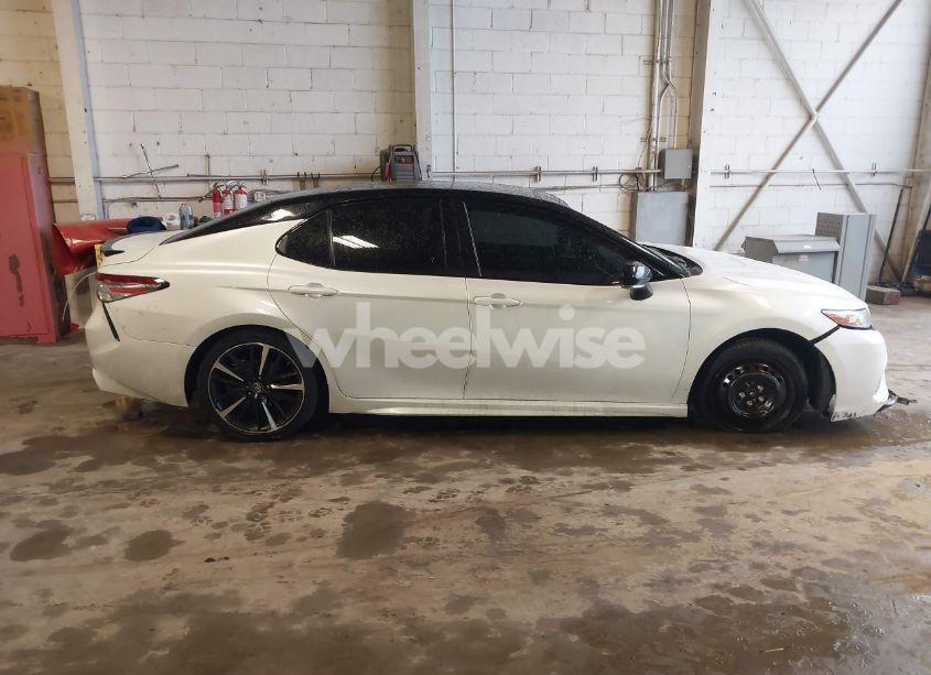 Photo 13 of 2018 Toyota Camry XSE (VIN 4T1B61HK6JU139428)