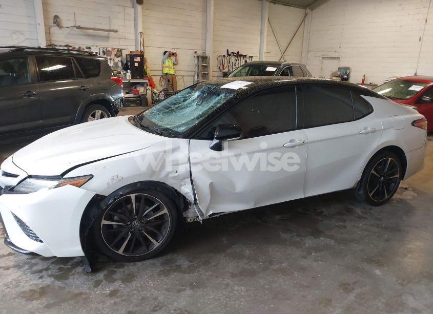 Photo 14 of 2018 Toyota Camry XSE (VIN 4T1B61HK6JU139428)