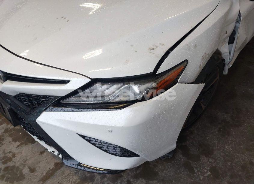 Photo 18 of 2018 Toyota Camry XSE (VIN 4T1B61HK6JU139428)