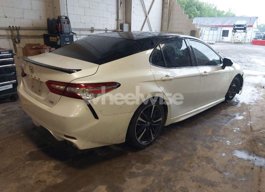 Photo 4 of 2018 Toyota Camry XSE (VIN 4T1B61HK6JU139428)