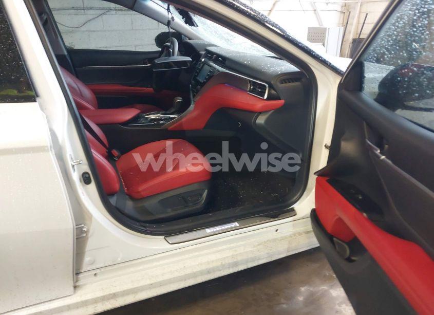 Photo 5 of 2018 Toyota Camry XSE (VIN 4T1B61HK6JU139428)