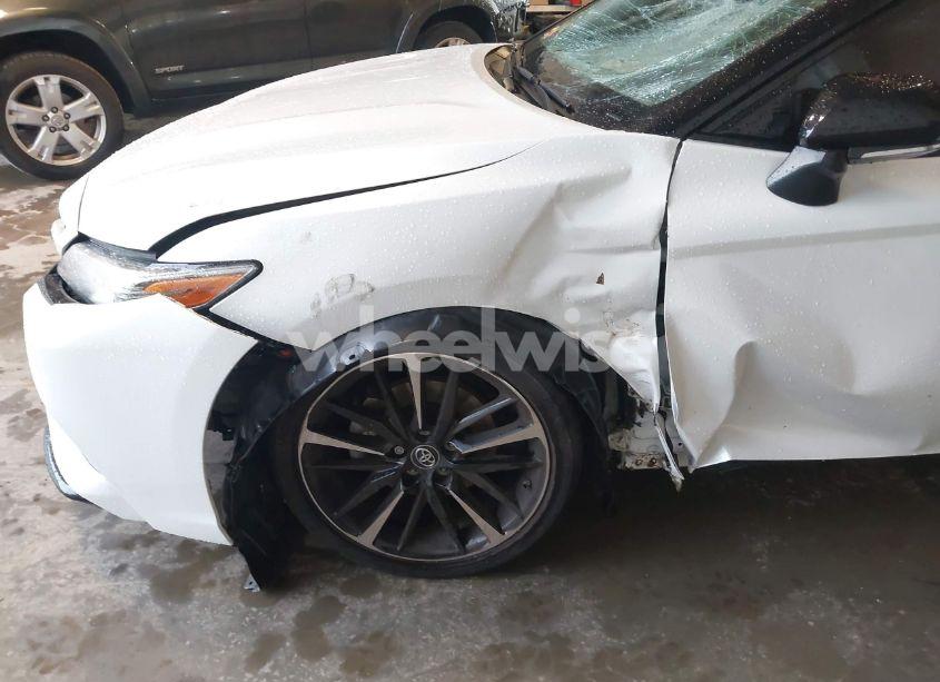 Photo 6 of 2018 Toyota Camry XSE (VIN 4T1B61HK6JU139428)