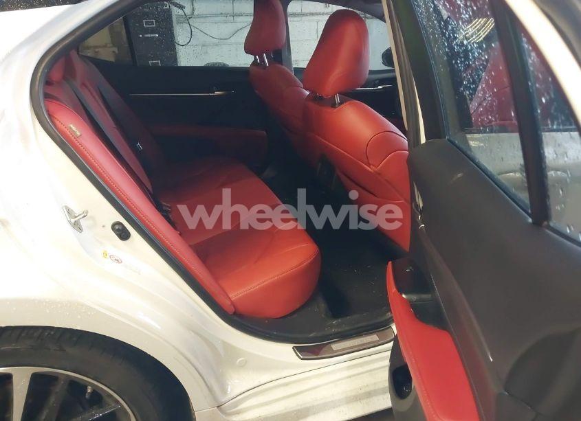 Photo 8 of 2018 Toyota Camry XSE (VIN 4T1B61HK6JU139428)